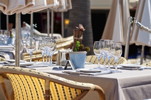 Outdoor Table Setting - Istock 000040821716